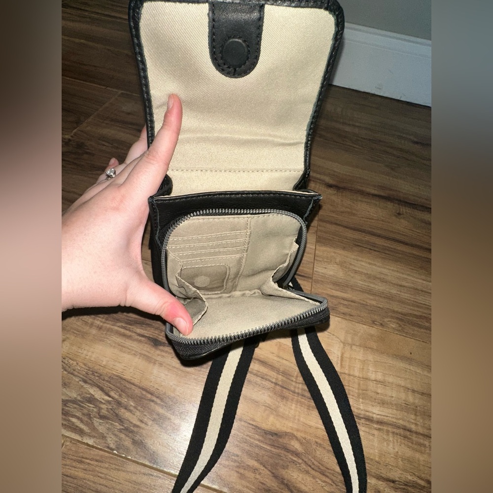 American leather company crossbody with guitar strap - Picture 4 of 4